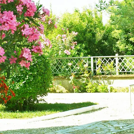 4 Seasons Apartment Himare
