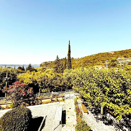 4 Seasons Apartment Himare