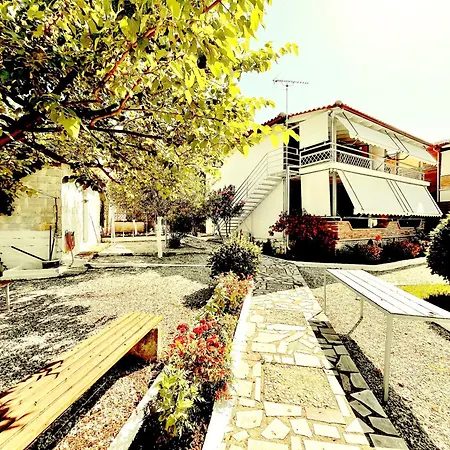 4 Seasons Apartment