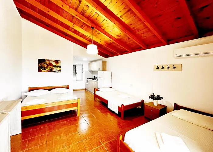 4 Seasons Himare